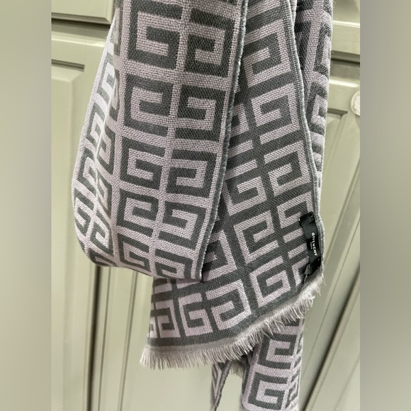 NWOT Givenchy Wool Scarf - Picture 3 of 5